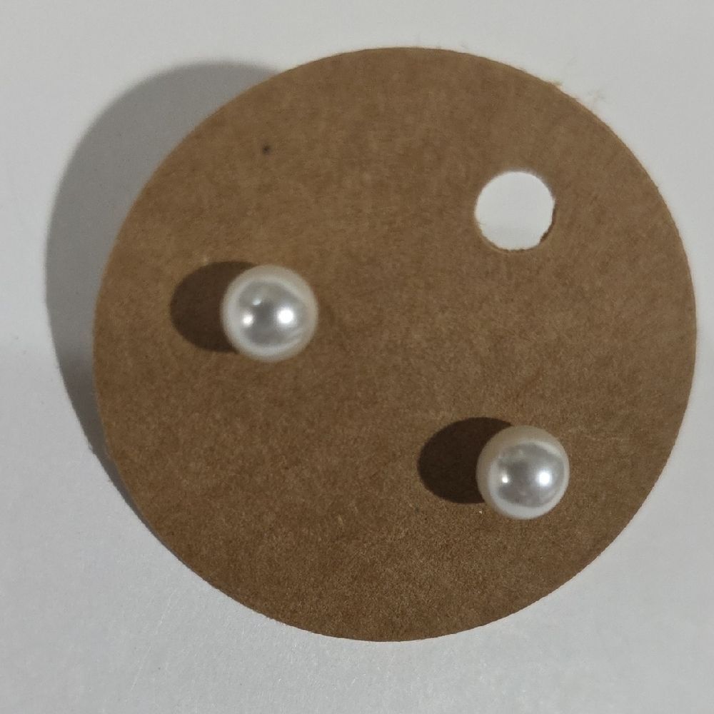 Elegant Faux Pearl Stud Earrings – Classic Timeless Women Fashion studs Jewelry - Picture 3 of 9